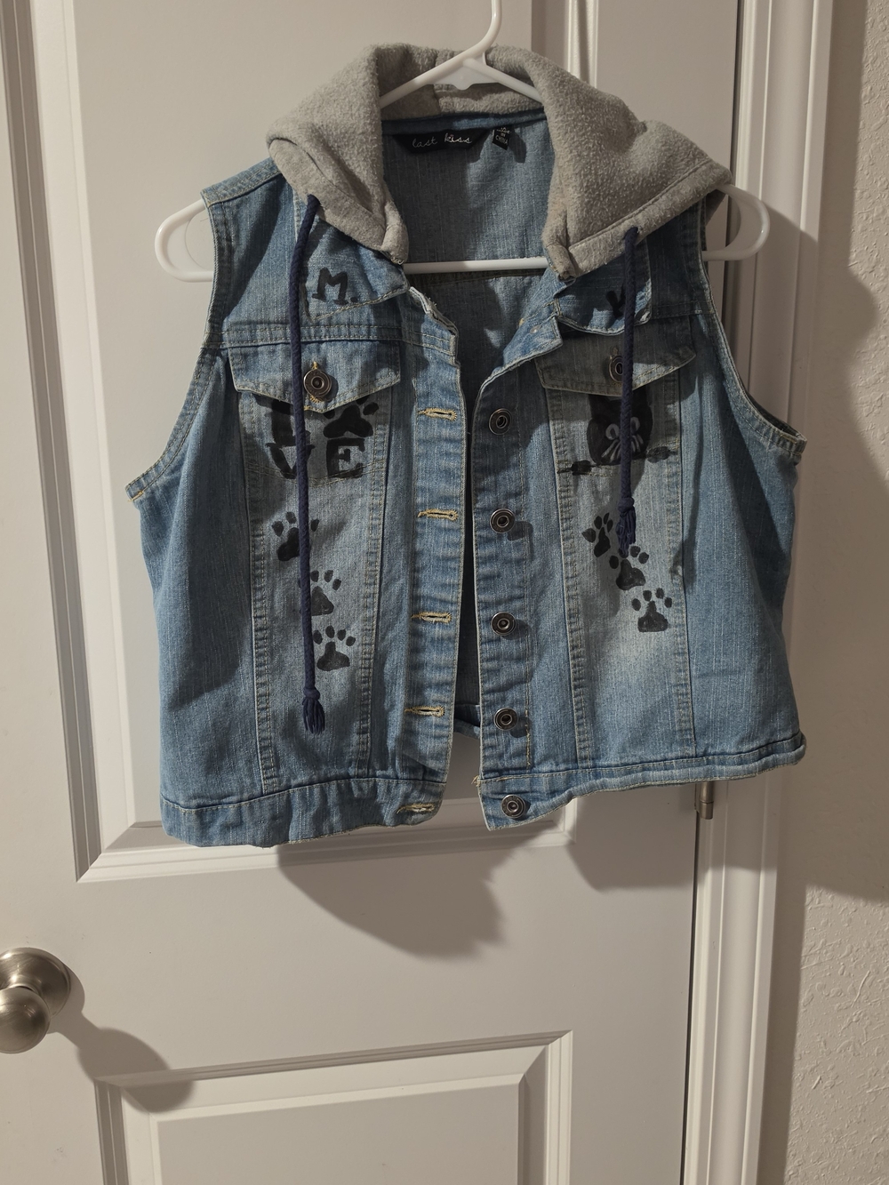 last kiss Junior Girls Xl Light Blue Denim Vest with Gray Hood And Black Cat